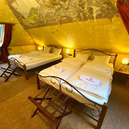 Excalibur Minihotel 4* エゲル