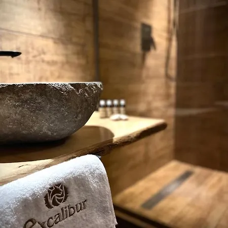 Excalibur Minihotel فندق إغير