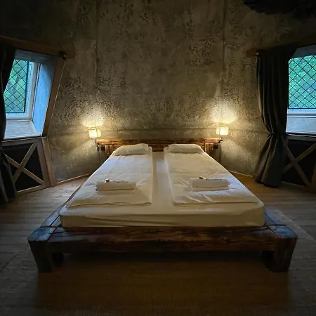 Excalibur Minihotel فندق إغير