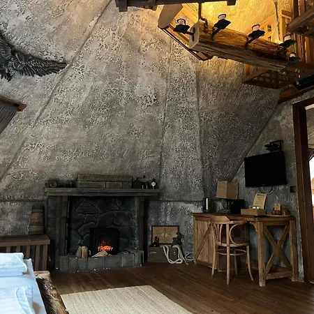 Excalibur Minihotel فندق إغير