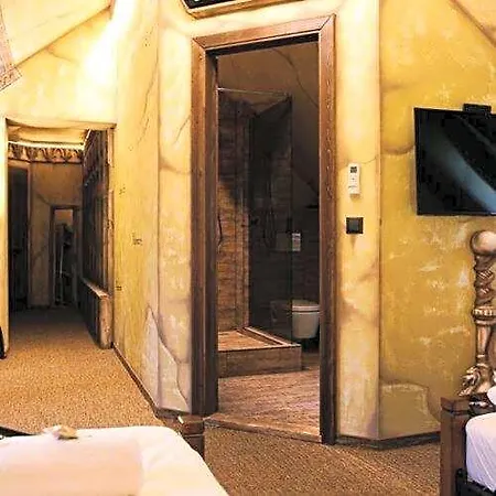 Excalibur Elmenyfogado 4*